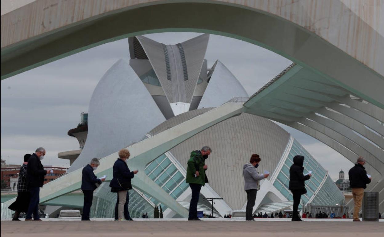 Vacunación masiva en la Ciudad de las Artes y de las Ciencias de Valencia.