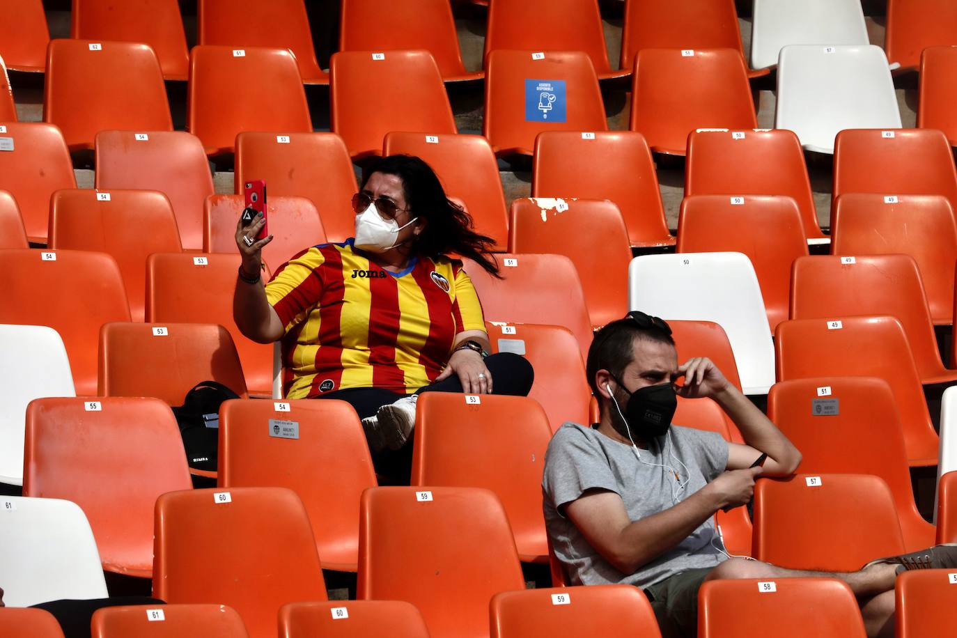 Fotos: El público vuelve a Mestalla