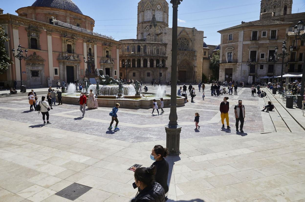 La plaza de la Virgen, considerado el corazón de Valencia. iván arlandis