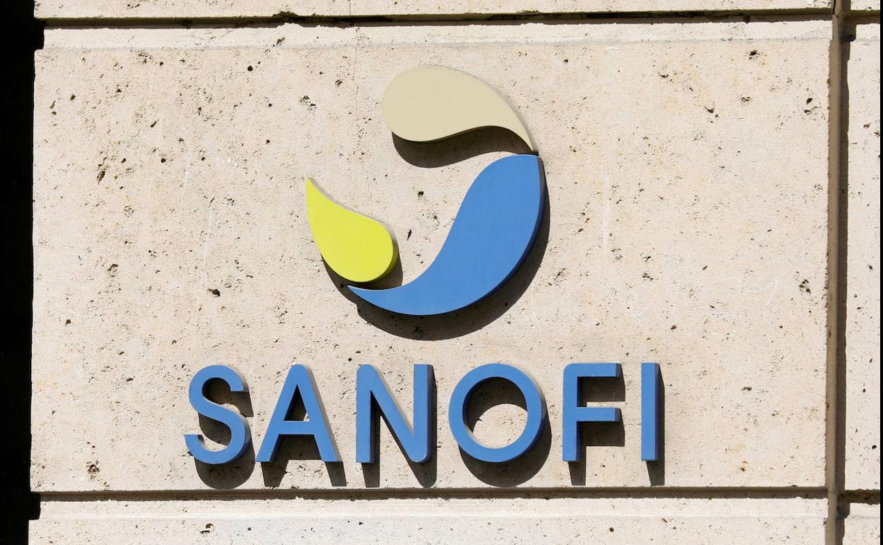 El logo de la compañía Sanofi en París