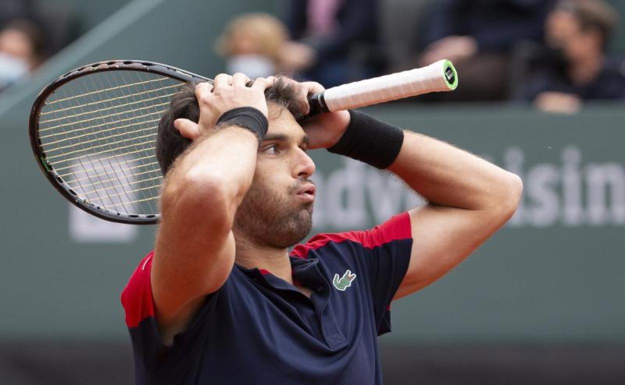 Pablo Andújar, durante su partido ante Roger Federer. 