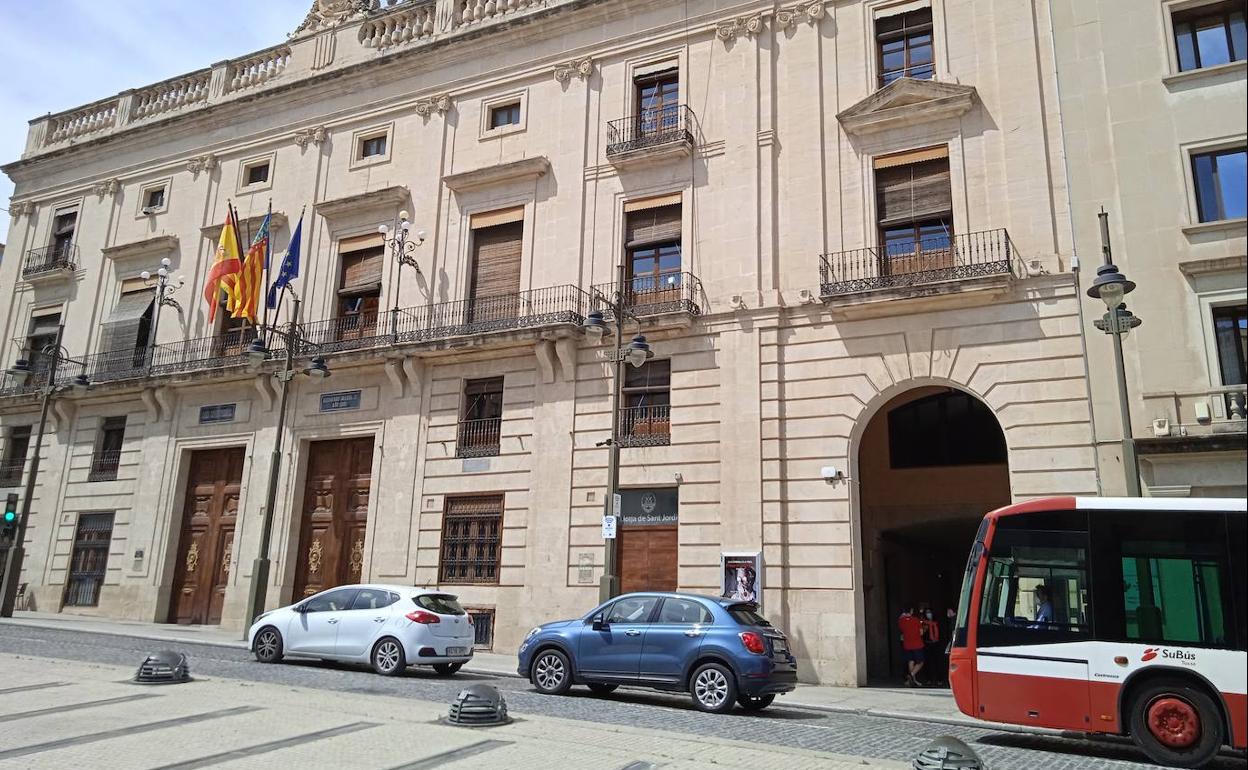 Edificio del Ayuntamiento de Alcoy, que ha recibido más de 250 solicitudes. 