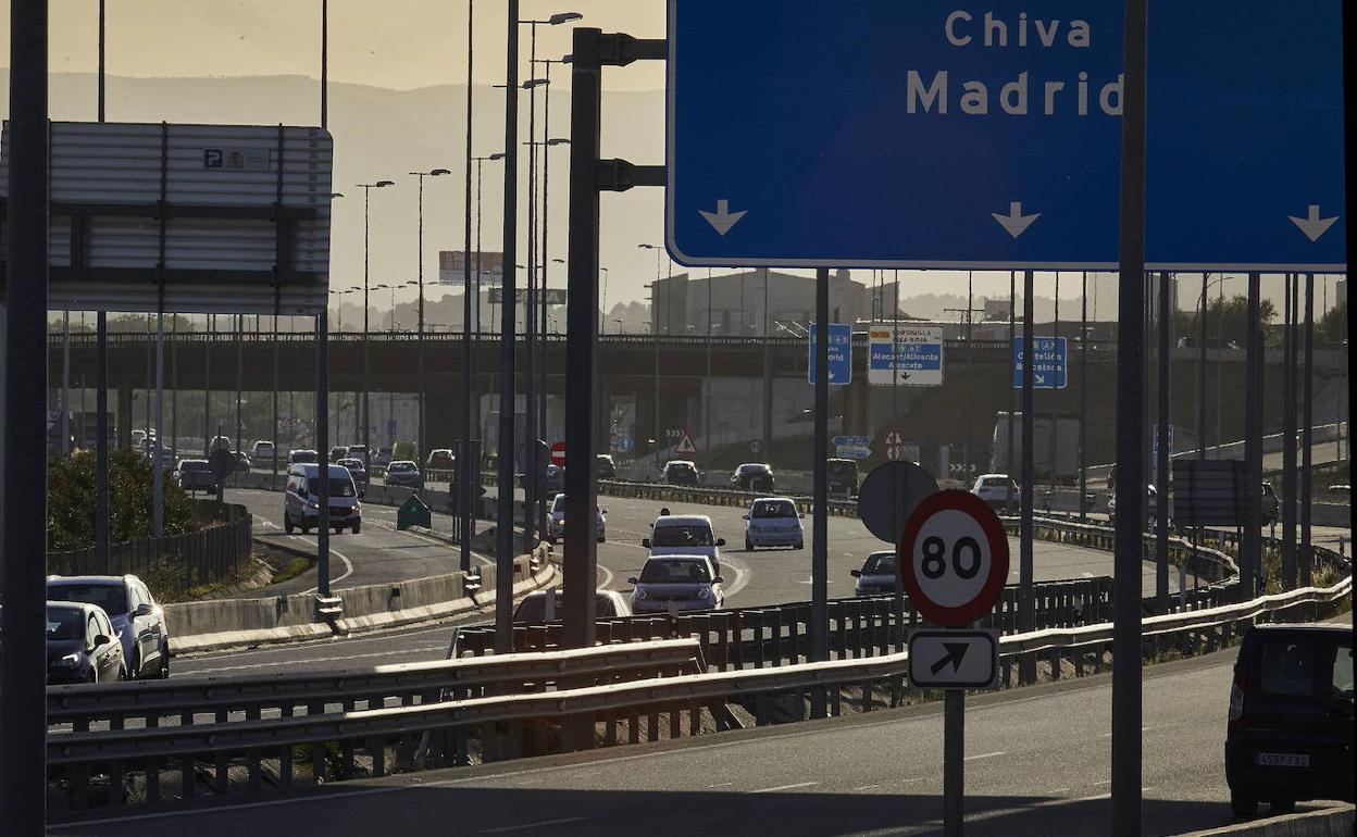 Colas de coches durante el primer fin de semana sin cierre perimetral en la Comunitat. 