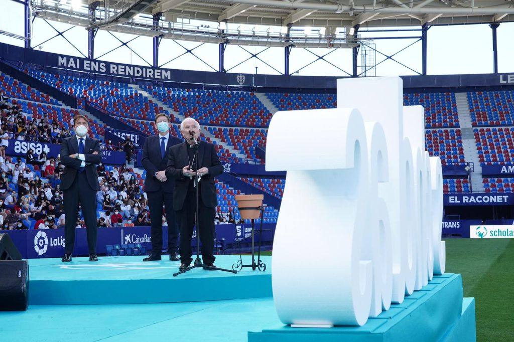 Durante su intervención el Pontífice ha explicado el significado de la pelota de trapo, una de las señas de identidad de Scholas.