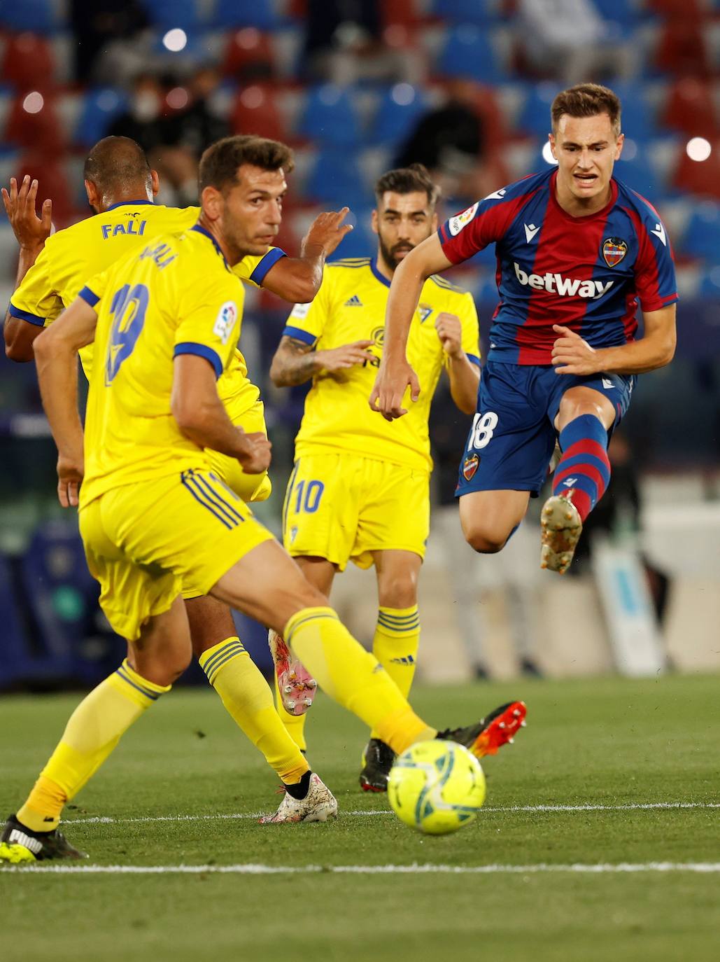 Fotos: Las mejores imágenes del Levante UD-Cádiz CF