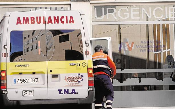 Herido un hombre de 62 años tras un incendiarse su casa en Valencia