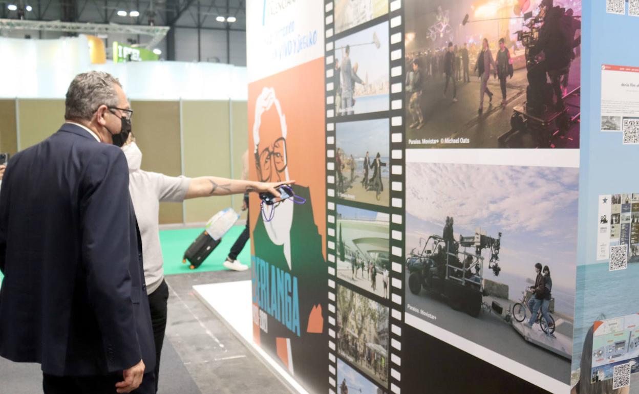 El alcalde durante su estancia en Fitur.