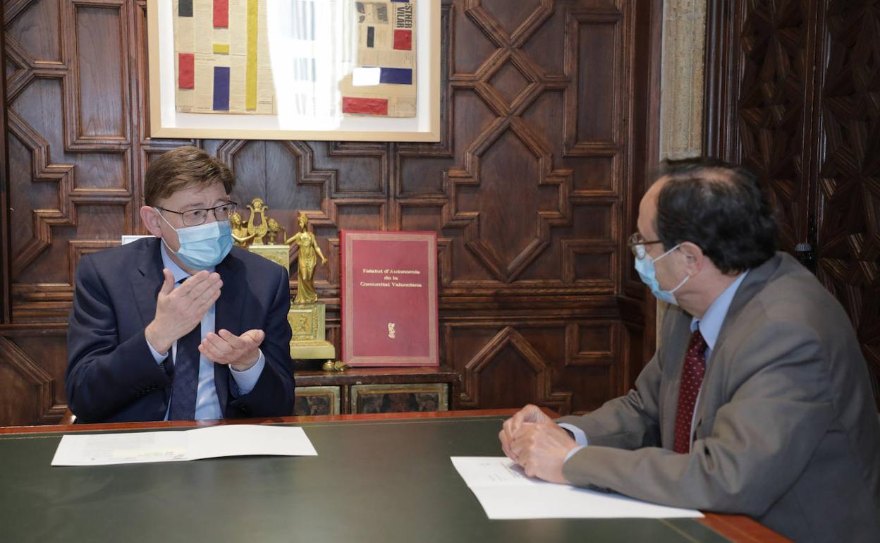 Puig y Soler, en una reunión en el Palau