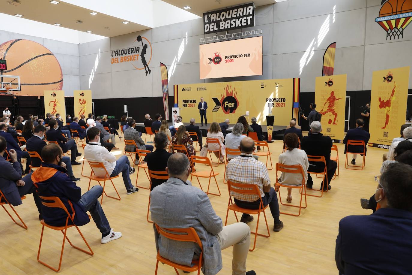 El Proyecto FER, la iniciativa impulsada por Juan Roig, ha batido un nuevo récord y pasa a contar con 150 competidores tal y como ha informado en un acto celebrado en L'Alqueria del Basket. De ellos, 36 estarán en los Juegos Olímpicos de Tokio. El desafío de alcanzar los 50 representantes sigue vivo para la cita de París en 2024. 