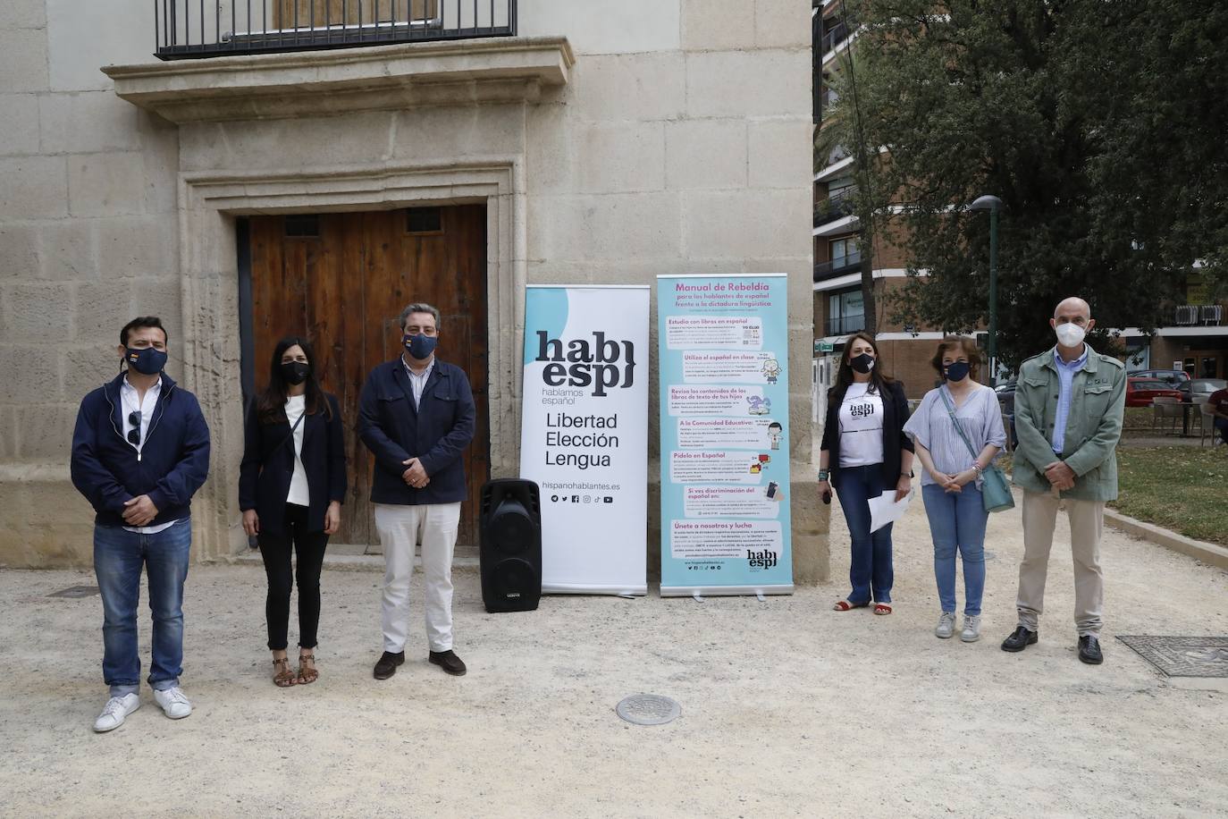 Hablamos Español ha convocado una caravana motorizado contra las políticas lingüísticas del Consell, que ha comenzado este sábado pasadas las 11 horas en el paseo de la Alameda de Valencia. La maniestación critica el avance del modelo plurilingüe de las escuelas y el requisito sobre conocimiento del valenciano que se exigirá para acceder a la Función Pública.