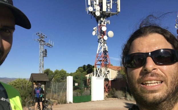 La antena de telefonía desde la que se puede ver la comarca del Camp de Turia e incluso el mar. 