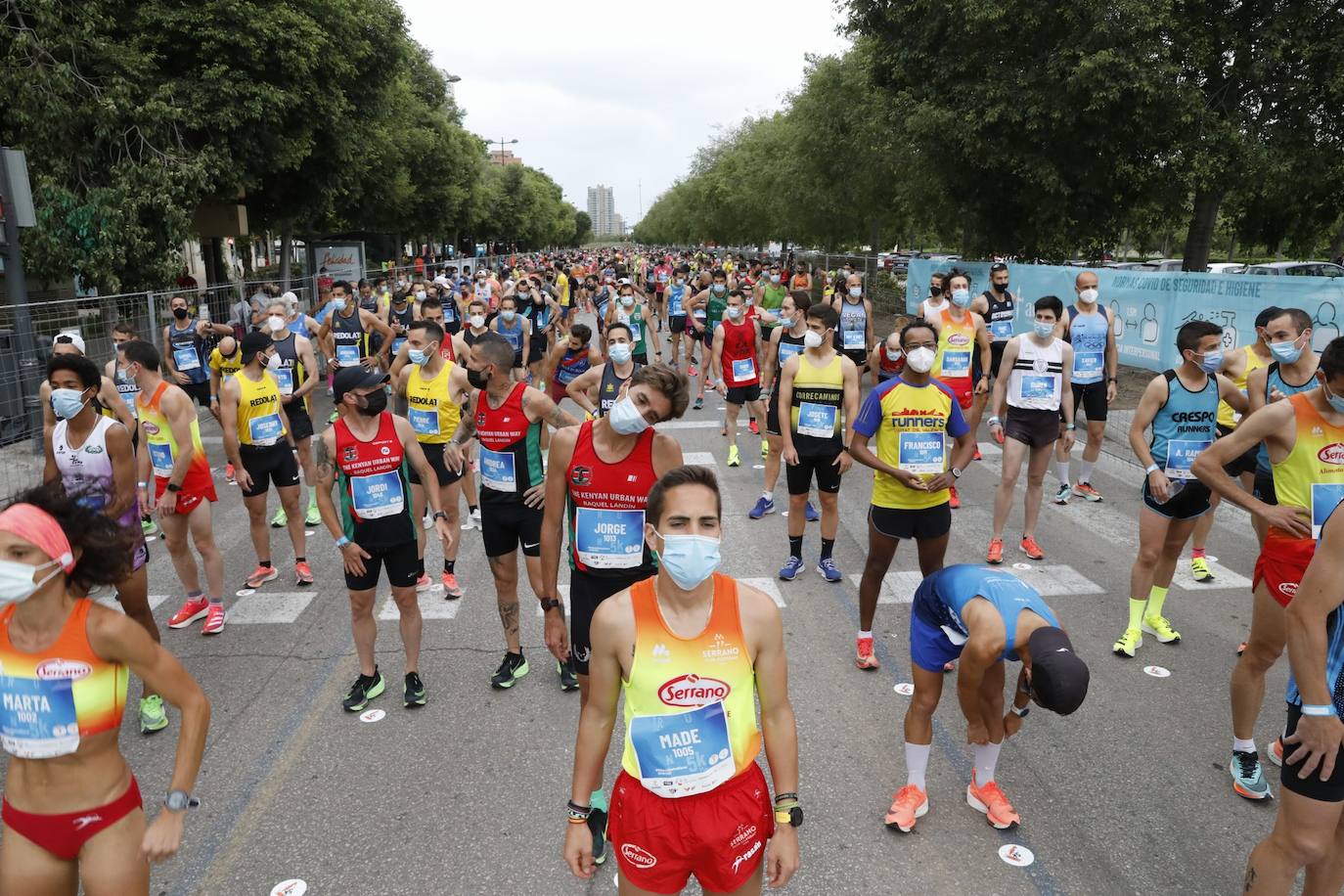 El atletismo popular retoma el pulso en Valencia con la segunda carrera celebrada en la ciudad. Los corredores se han lanzado a la calle con ganas e ilusión después de más de un año sin poder participar en este tipo de competiciones. 