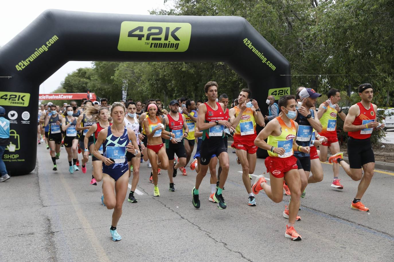 El atletismo popular retoma el pulso en Valencia con la segunda carrera celebrada en la ciudad. Los corredores se han lanzado a la calle con ganas e ilusión después de más de un año sin poder participar en este tipo de competiciones. 