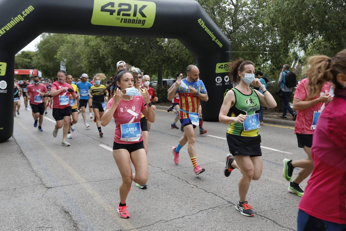 El atletismo popular retoma el pulso en Valencia con la segunda carrera celebrada en la ciudad. Los corredores se han lanzado a la calle con ganas e ilusión después de más de un año sin poder participar en este tipo de competiciones. 