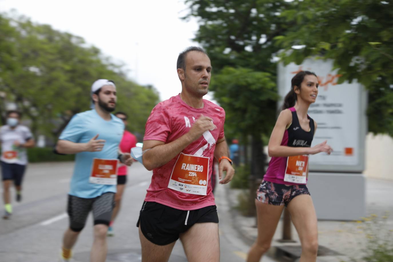 El atletismo popular retoma el pulso en Valencia con la segunda carrera celebrada en la ciudad. Los corredores se han lanzado a la calle con ganas e ilusión después de más de un año sin poder participar en este tipo de competiciones. 