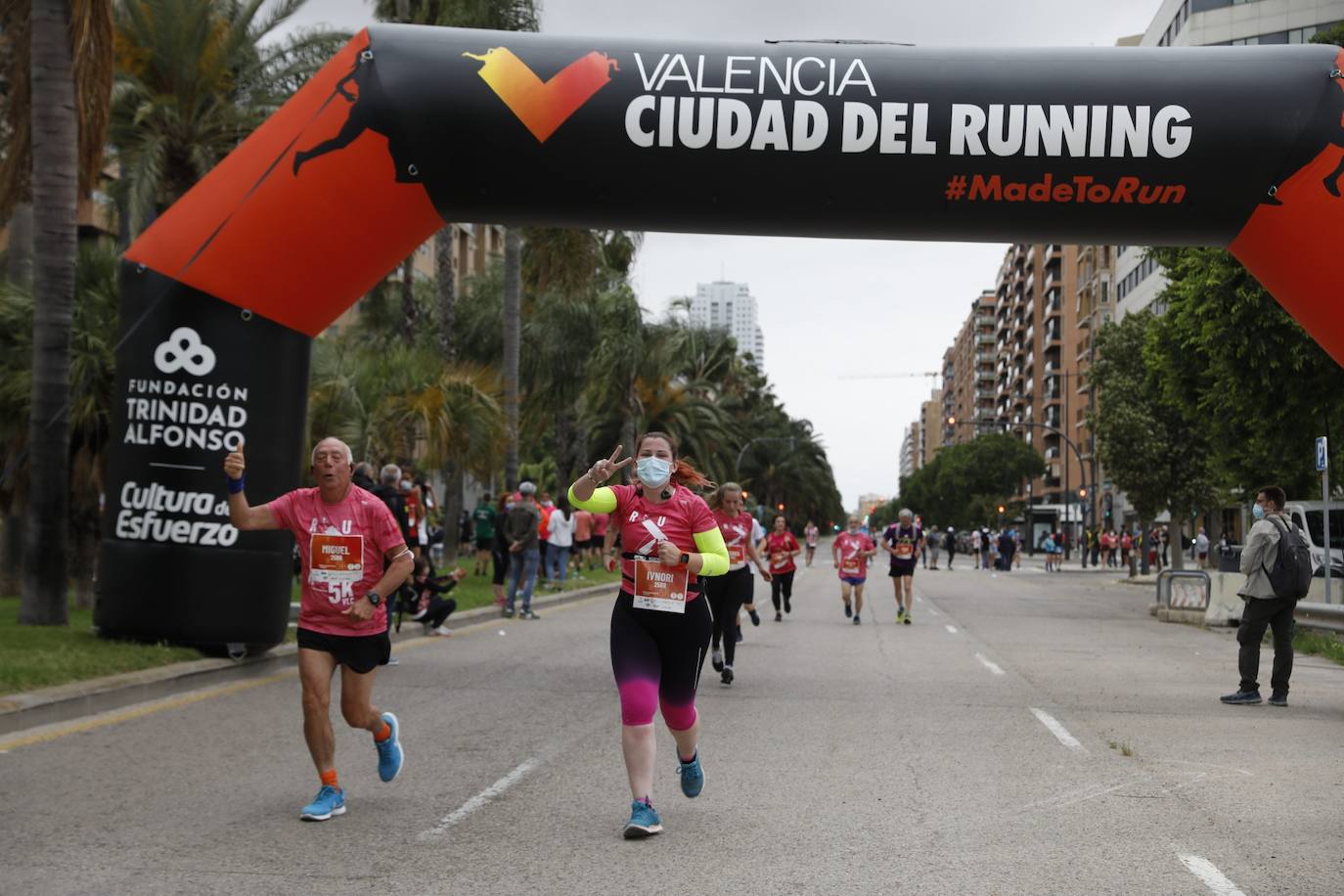 El atletismo popular retoma el pulso en Valencia con la segunda carrera celebrada en la ciudad. Los corredores se han lanzado a la calle con ganas e ilusión después de más de un año sin poder participar en este tipo de competiciones. 