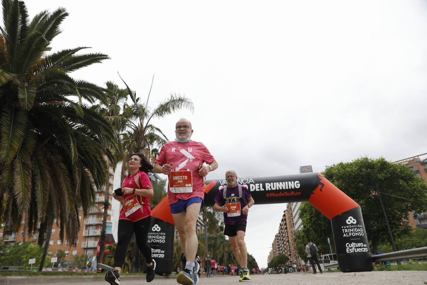 El atletismo popular retoma el pulso en Valencia con la segunda carrera celebrada en la ciudad. Los corredores se han lanzado a la calle con ganas e ilusión después de más de un año sin poder participar en este tipo de competiciones. 