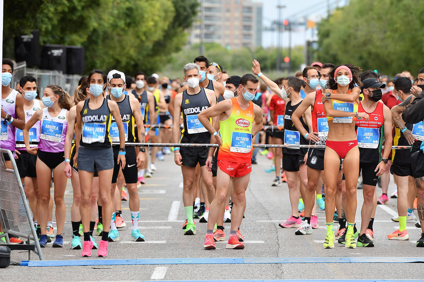 Bajo el lema 'Valencia vuelve a correr', los participantes de la 5K han salido a recorrer la ciudad de Valencia al ritmo de sus zancadas. La ciudad ha acogido la segunda carrera popular tras más de un año de parón por el coronavirus y los corredores se han lanzado a las calles con ganas e ilusión.