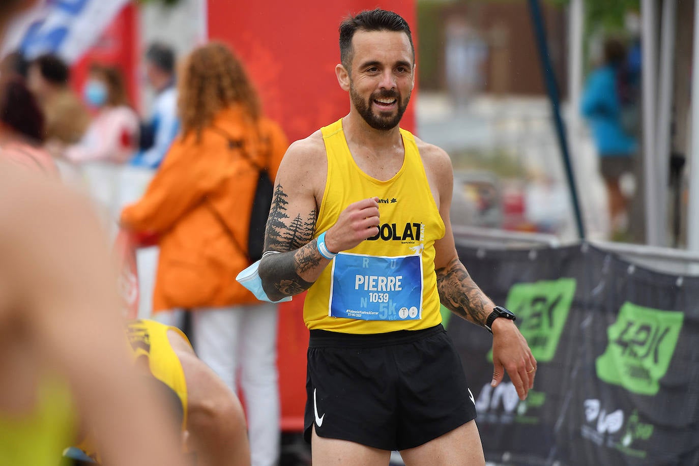 Bajo el lema 'Valencia vuelve a correr', los participantes de la 5K han salido a recorrer la ciudad de Valencia al ritmo de sus zancadas. La ciudad ha acogido la segunda carrera popular tras más de un año de parón por el coronavirus y los corredores se han lanzado a las calles con ganas e ilusión.