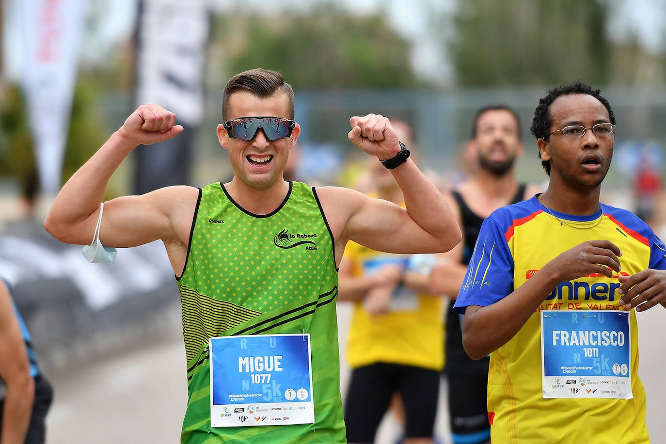 Bajo el lema 'Valencia vuelve a correr', los participantes de la 5K han salido a recorrer la ciudad de Valencia al ritmo de sus zancadas. La ciudad ha acogido la segunda carrera popular tras más de un año de parón por el coronavirus y los corredores se han lanzado a las calles con ganas e ilusión.