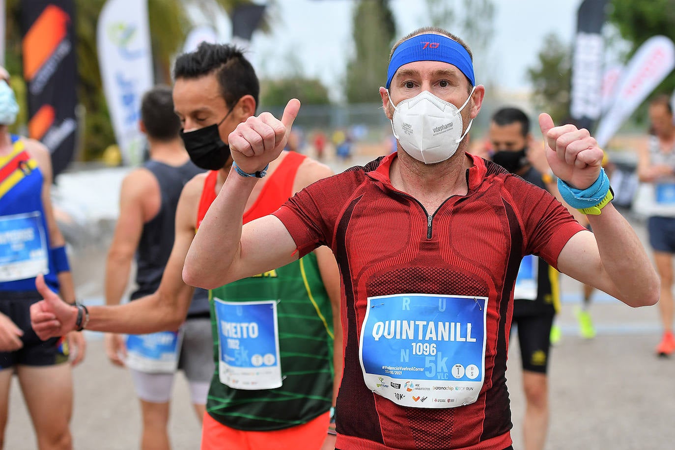 Bajo el lema 'Valencia vuelve a correr', los participantes de la 5K han salido a recorrer la ciudad de Valencia al ritmo de sus zancadas. La ciudad ha acogido la segunda carrera popular tras más de un año de parón por el coronavirus y los corredores se han lanzado a las calles con ganas e ilusión.