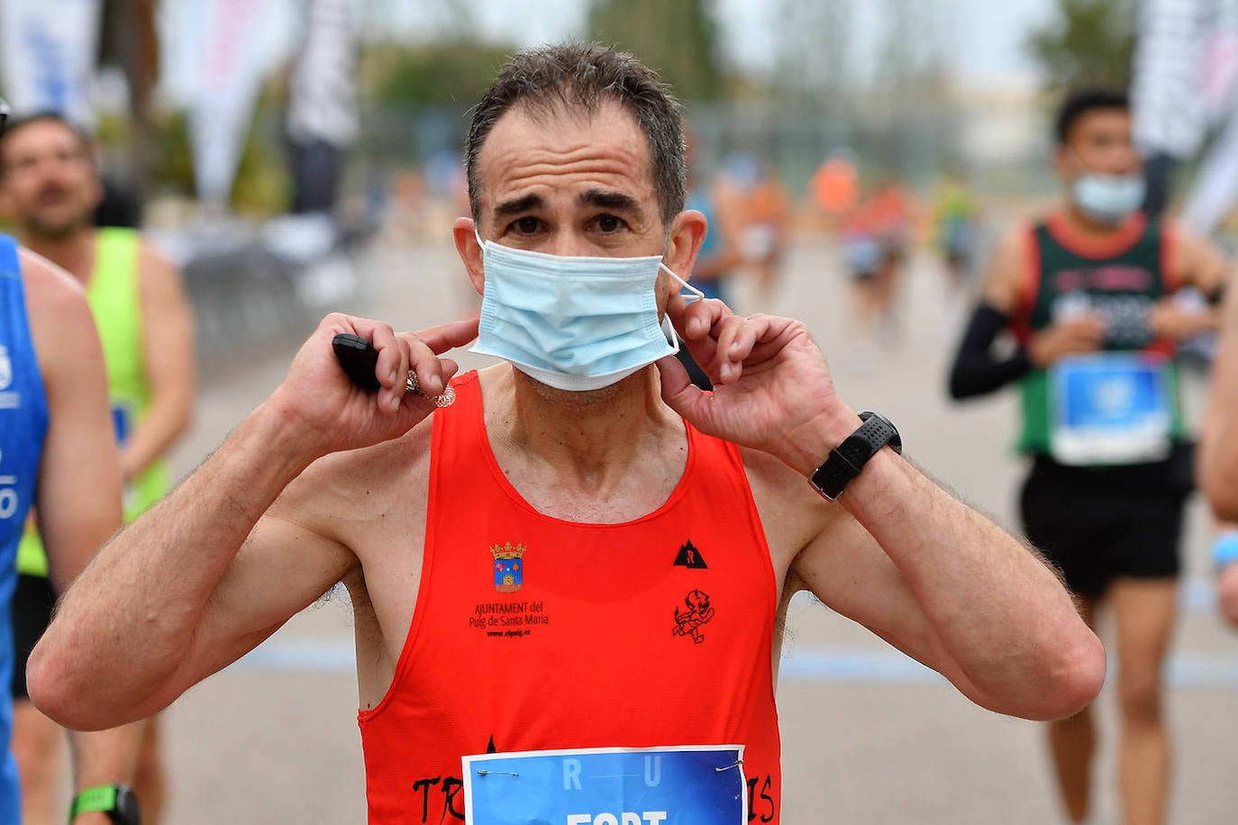 Bajo el lema 'Valencia vuelve a correr', los participantes de la 5K han salido a recorrer la ciudad de Valencia al ritmo de sus zancadas. La ciudad ha acogido la segunda carrera popular tras más de un año de parón por el coronavirus y los corredores se han lanzado a las calles con ganas e ilusión.