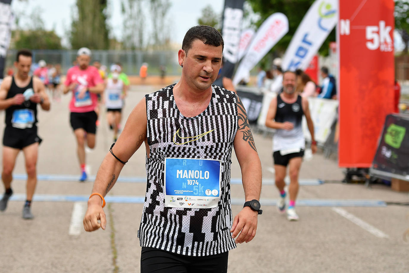 Bajo el lema 'Valencia vuelve a correr', los participantes de la 5K han salido a recorrer la ciudad de Valencia al ritmo de sus zancadas. La ciudad ha acogido la segunda carrera popular tras más de un año de parón por el coronavirus y los corredores se han lanzado a las calles con ganas e ilusión.