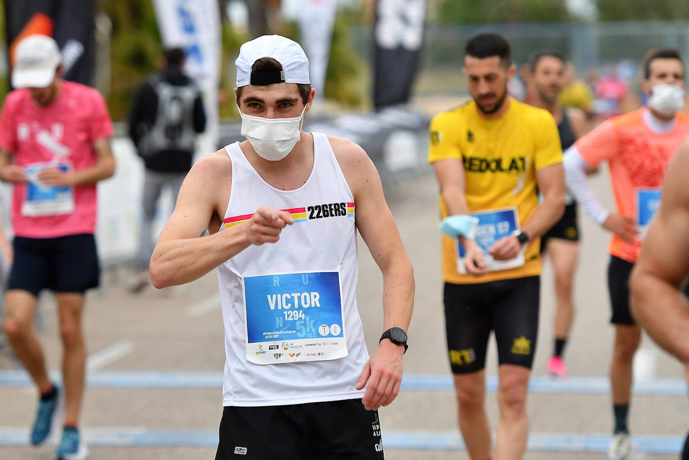 Bajo el lema 'Valencia vuelve a correr', los participantes de la 5K han salido a recorrer la ciudad de Valencia al ritmo de sus zancadas. La ciudad ha acogido la segunda carrera popular tras más de un año de parón por el coronavirus y los corredores se han lanzado a las calles con ganas e ilusión.