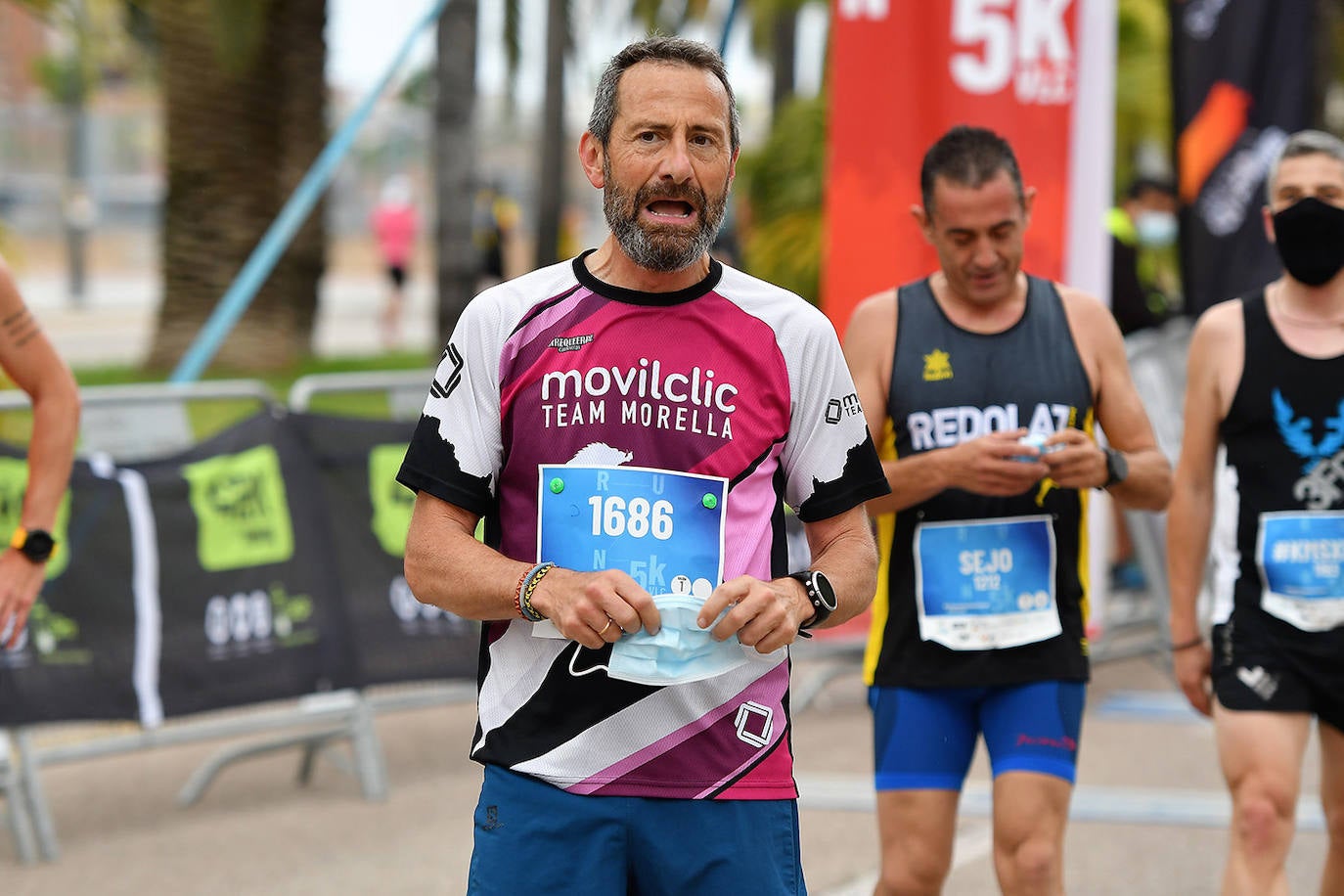 Bajo el lema 'Valencia vuelve a correr', los participantes de la 5K han salido a recorrer la ciudad de Valencia al ritmo de sus zancadas. La ciudad ha acogido la segunda carrera popular tras más de un año de parón por el coronavirus y los corredores se han lanzado a las calles con ganas e ilusión.