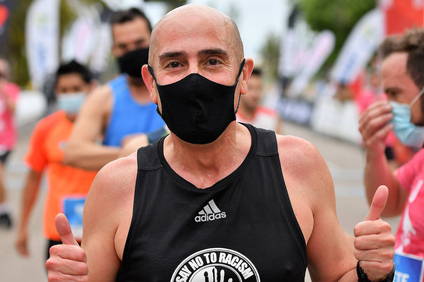 Bajo el lema 'Valencia vuelve a correr', los participantes de la 5K han salido a recorrer la ciudad de Valencia al ritmo de sus zancadas. La ciudad ha acogido la segunda carrera popular tras más de un año de parón por el coronavirus y los corredores se han lanzado a las calles con ganas e ilusión.