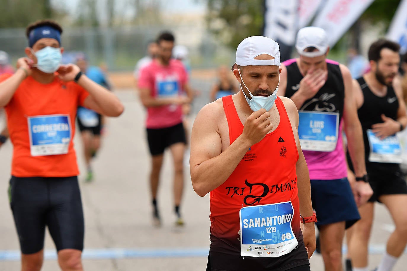 Bajo el lema 'Valencia vuelve a correr', los participantes de la 5K han salido a recorrer la ciudad de Valencia al ritmo de sus zancadas. La ciudad ha acogido la segunda carrera popular tras más de un año de parón por el coronavirus y los corredores se han lanzado a las calles con ganas e ilusión.