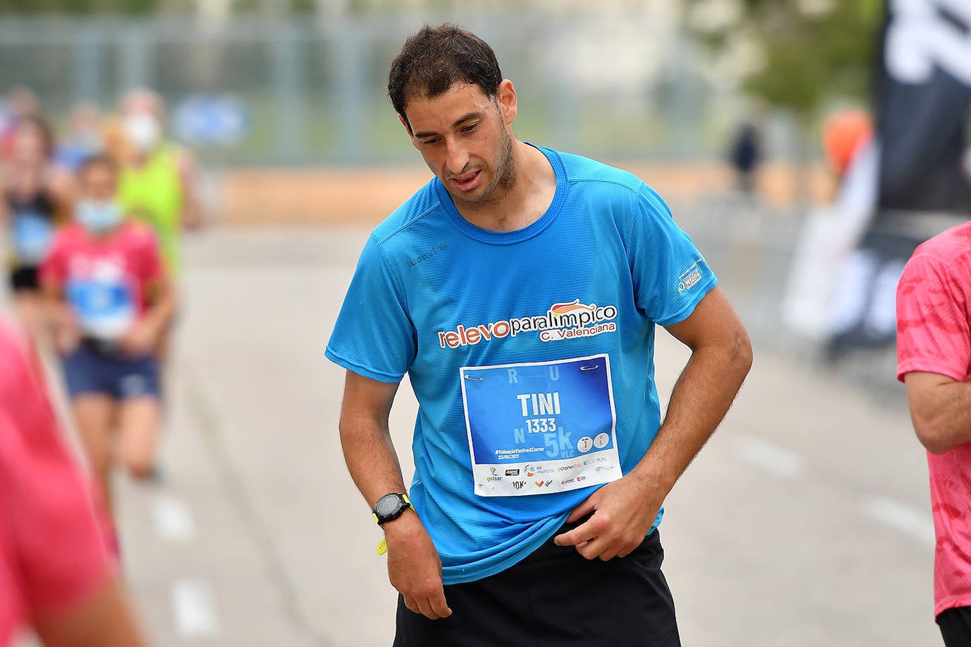 Bajo el lema 'Valencia vuelve a correr', los participantes de la 5K han salido a recorrer la ciudad de Valencia al ritmo de sus zancadas. La ciudad ha acogido la segunda carrera popular tras más de un año de parón por el coronavirus y los corredores se han lanzado a las calles con ganas e ilusión.