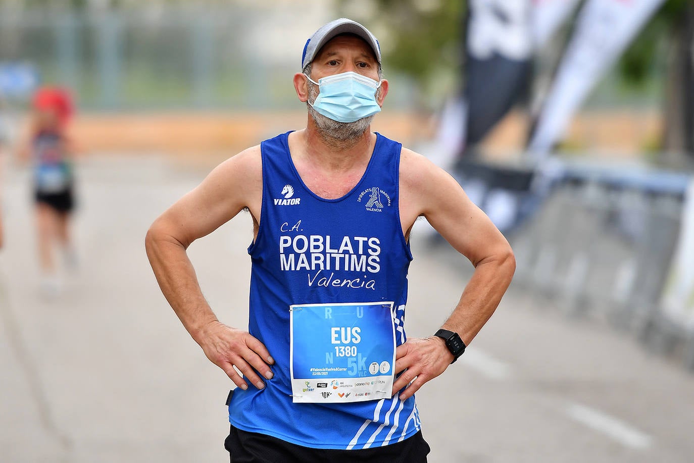 Bajo el lema 'Valencia vuelve a correr', los participantes de la 5K han salido a recorrer la ciudad de Valencia al ritmo de sus zancadas. La ciudad ha acogido la segunda carrera popular tras más de un año de parón por el coronavirus y los corredores se han lanzado a las calles con ganas e ilusión.