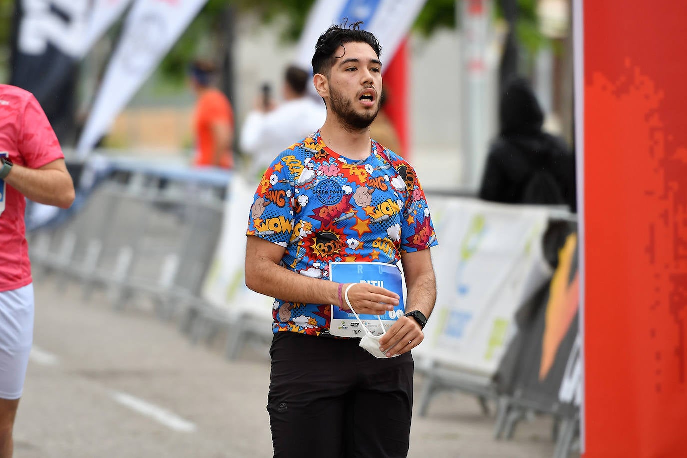 Bajo el lema 'Valencia vuelve a correr', los participantes de la 5K han salido a recorrer la ciudad de Valencia al ritmo de sus zancadas. La ciudad ha acogido la segunda carrera popular tras más de un año de parón por el coronavirus y los corredores se han lanzado a las calles con ganas e ilusión.