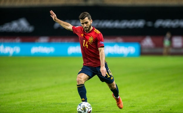 Gayà, en un partido con la selección española. 