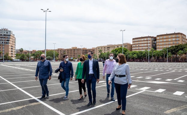 Imagen principal - Miembros del equipo de gobierno visitan la zona. 