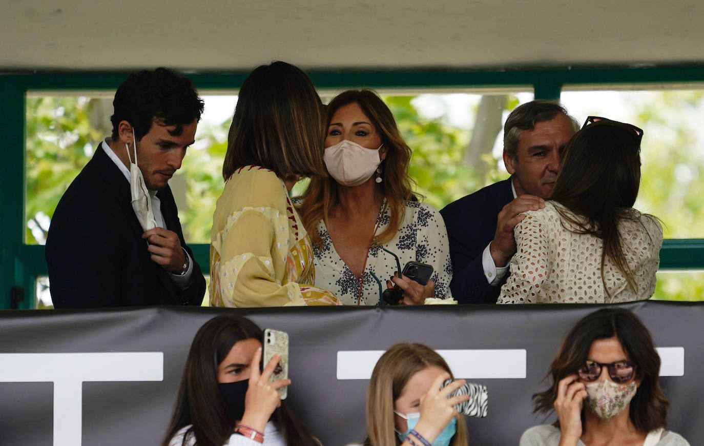 Tamara Falcó, Iñigo Onieva, su madre Carolina Molas y el marido de esta, José Ignacio de Guadamillas