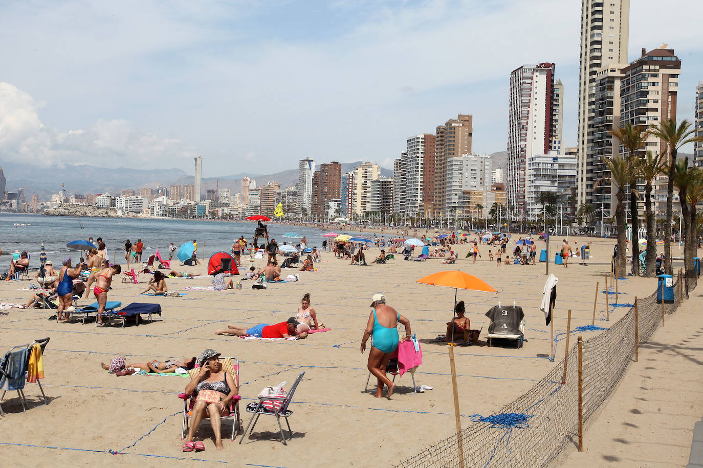 Fotos: Los turistas empiezan a desembar en la costa valenciana