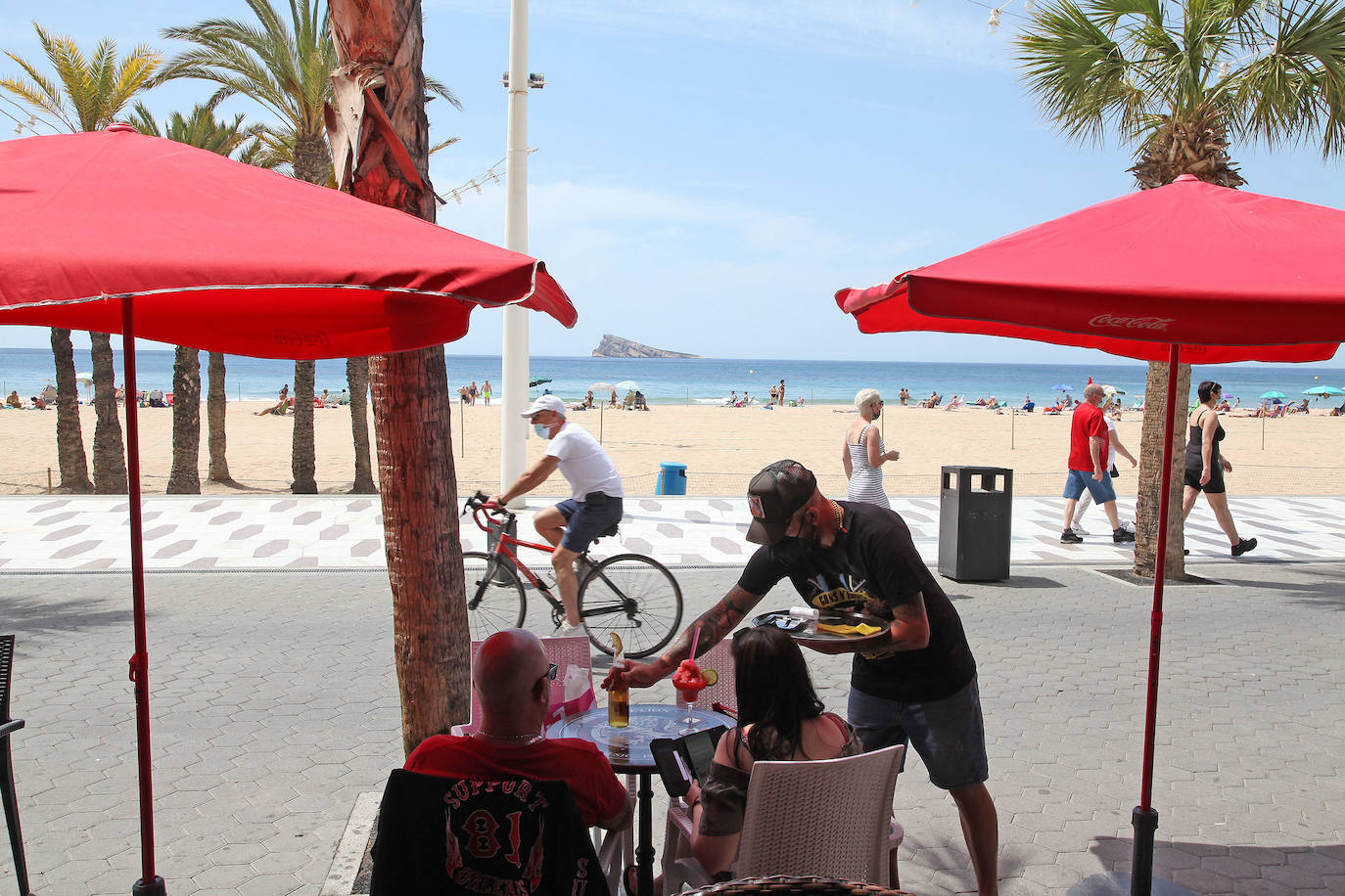 Fotos: Los turistas empiezan a desembar en la costa valenciana