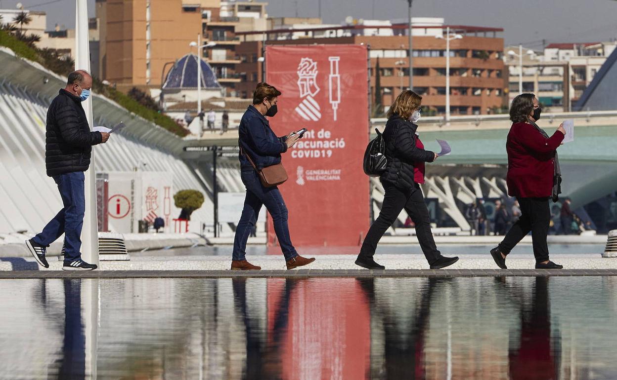 Vacunación contra el Covid en la Ciudad de las Artes y las Ciencias de Valencia.