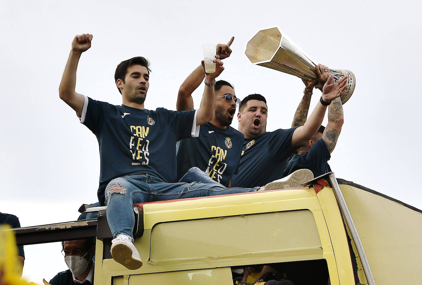 Vila-real se ha echado a la calle para celebrar el título del conjunto amarillo