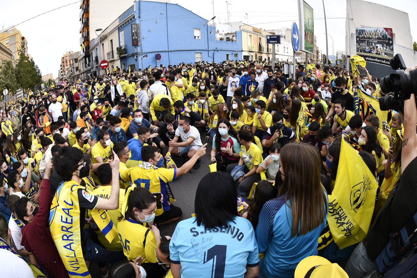 Vila-real se ha echado a la calle para celebrar el título del conjunto amarillo