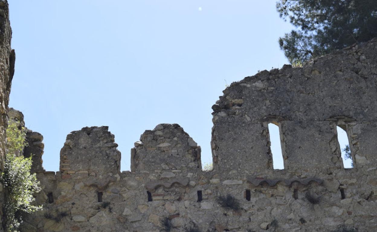 Almenas del Castillo de Xàtiva destruidas. 