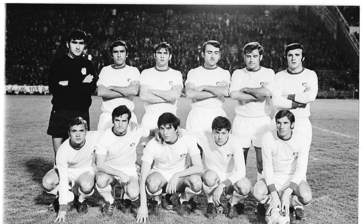 Alineación del CD Mestalla que ascendió a Segunda al vencer por 2-1 al Girona el 30 de mayo de 1971. 