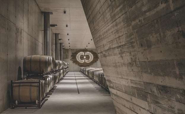 Sala de barricas de la Bodega Chozas Carrascal.