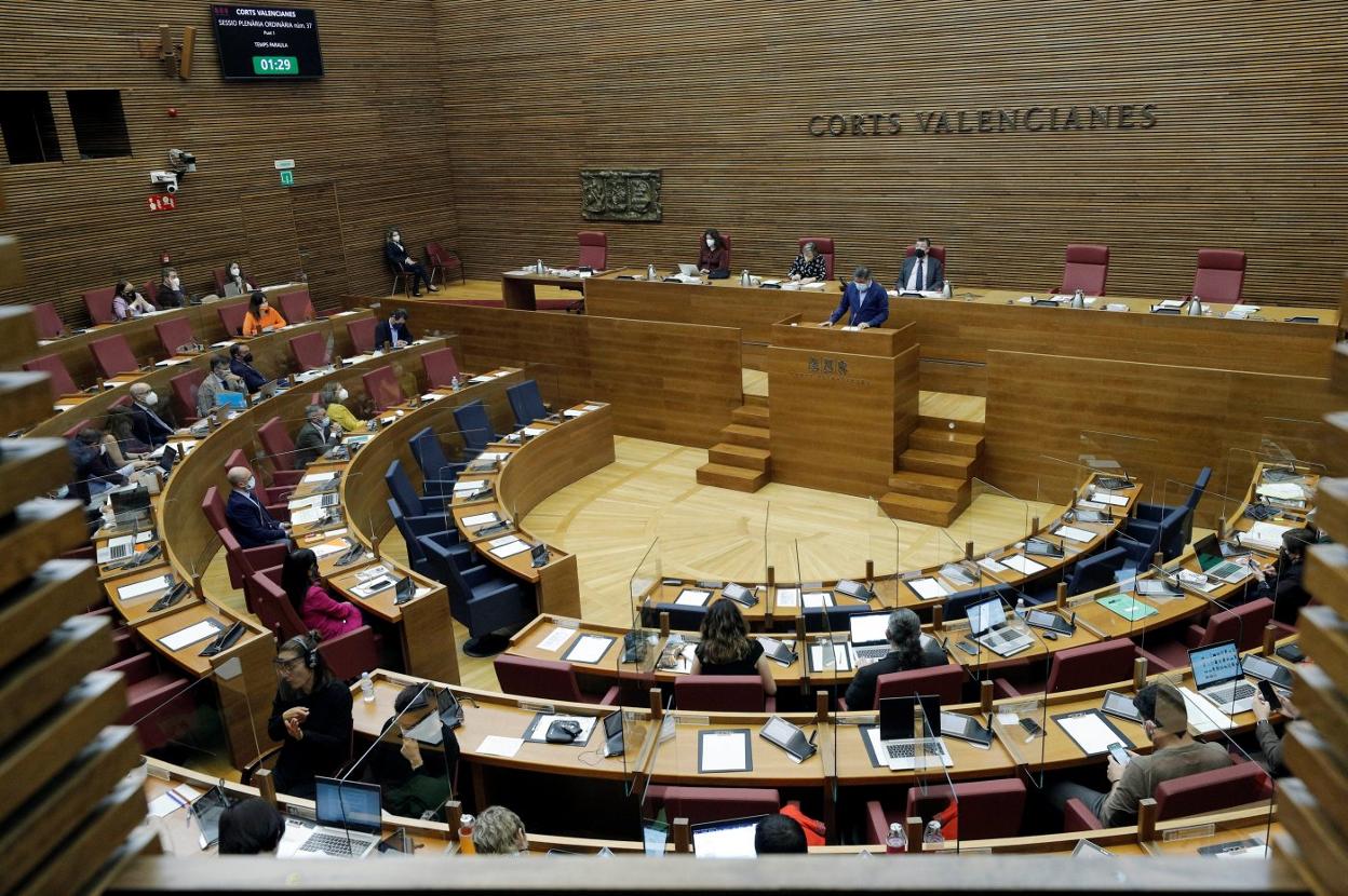 El hemiciclo del Parlamento autonómico valenciano durante un debate. efe