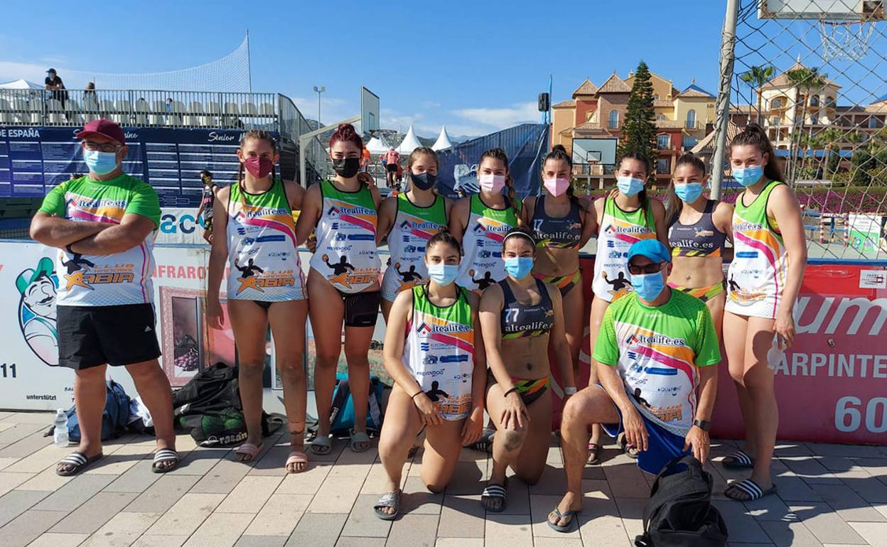 El equipo juvenil de balonmano de Xàbia. 