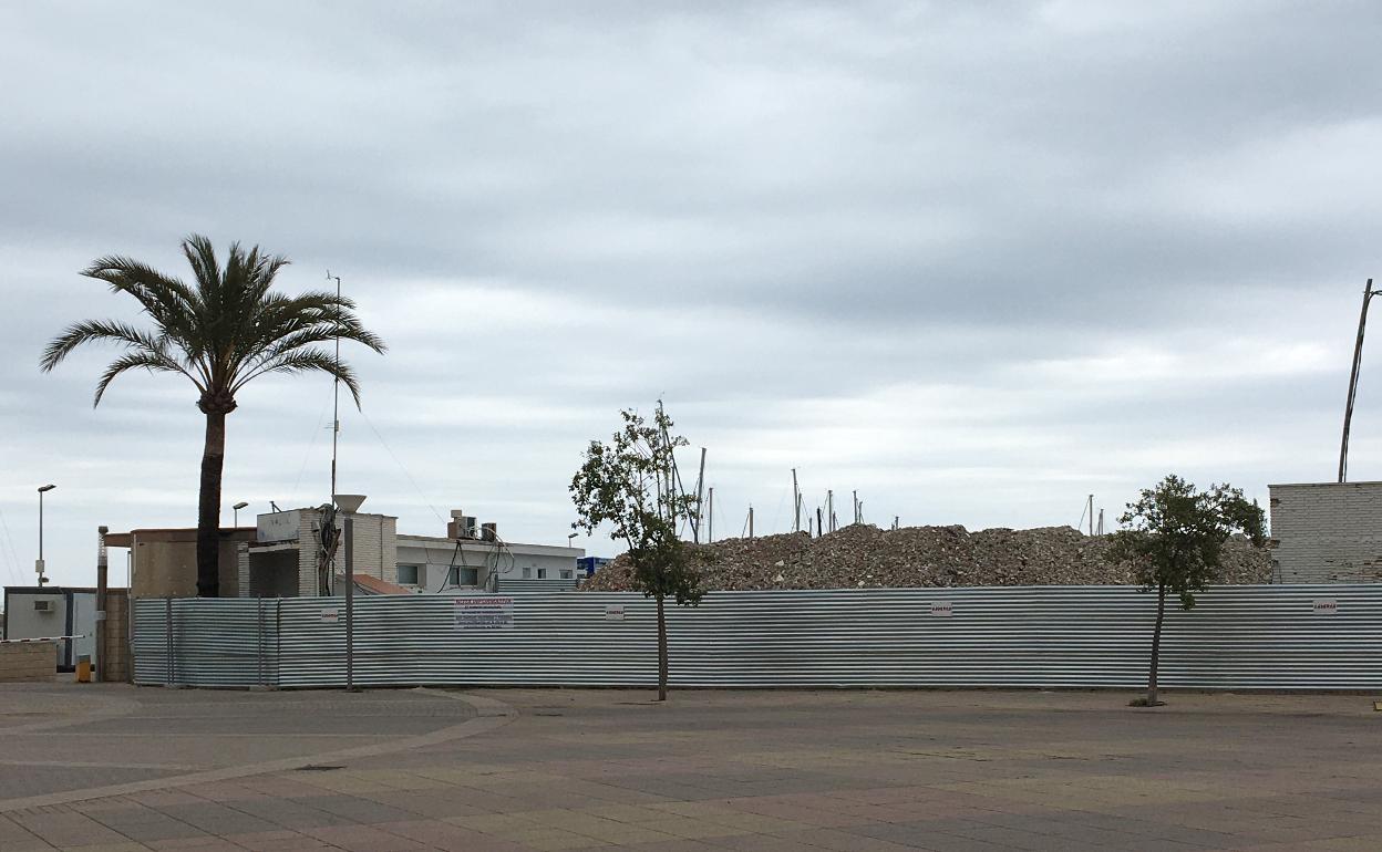 Obras paralizadas de las instalaciones del Náutico de Gandia. 