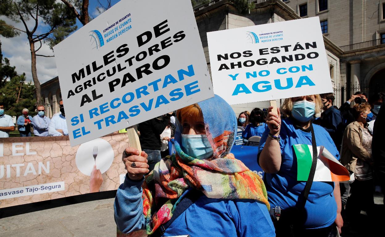 Protesta de regantes en Madrid por los recortes del trasvase Tajo-Segura, el pasado 24 de mayo. 