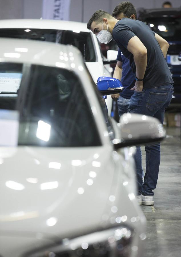 Preparativos en Feria Valencia para la celebración del Salón del Automovil 2021. 